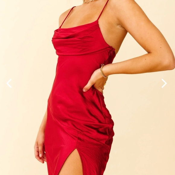 Selfie Leslie Well Versed Pleated Bust Front Split Dress in Wine - Picture 8 of 16